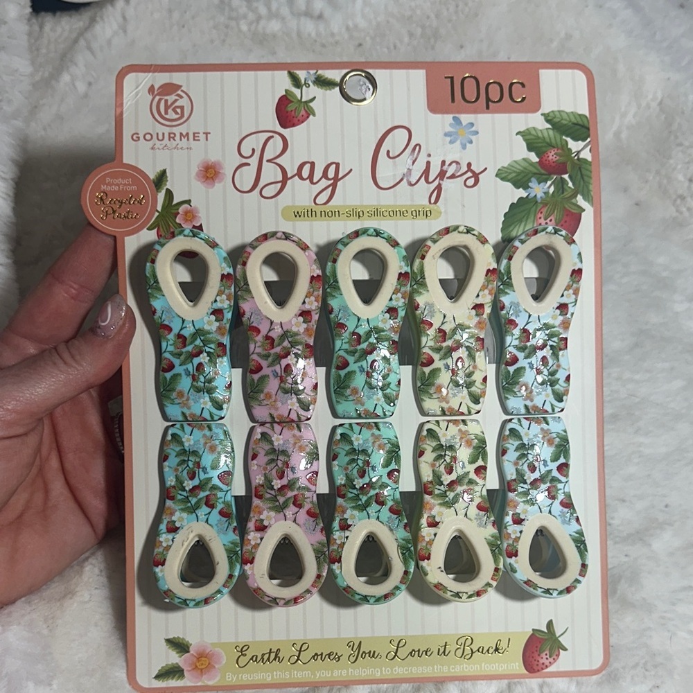 Gourmet Kitchen set of 10 strawberry bag clips  magnet back